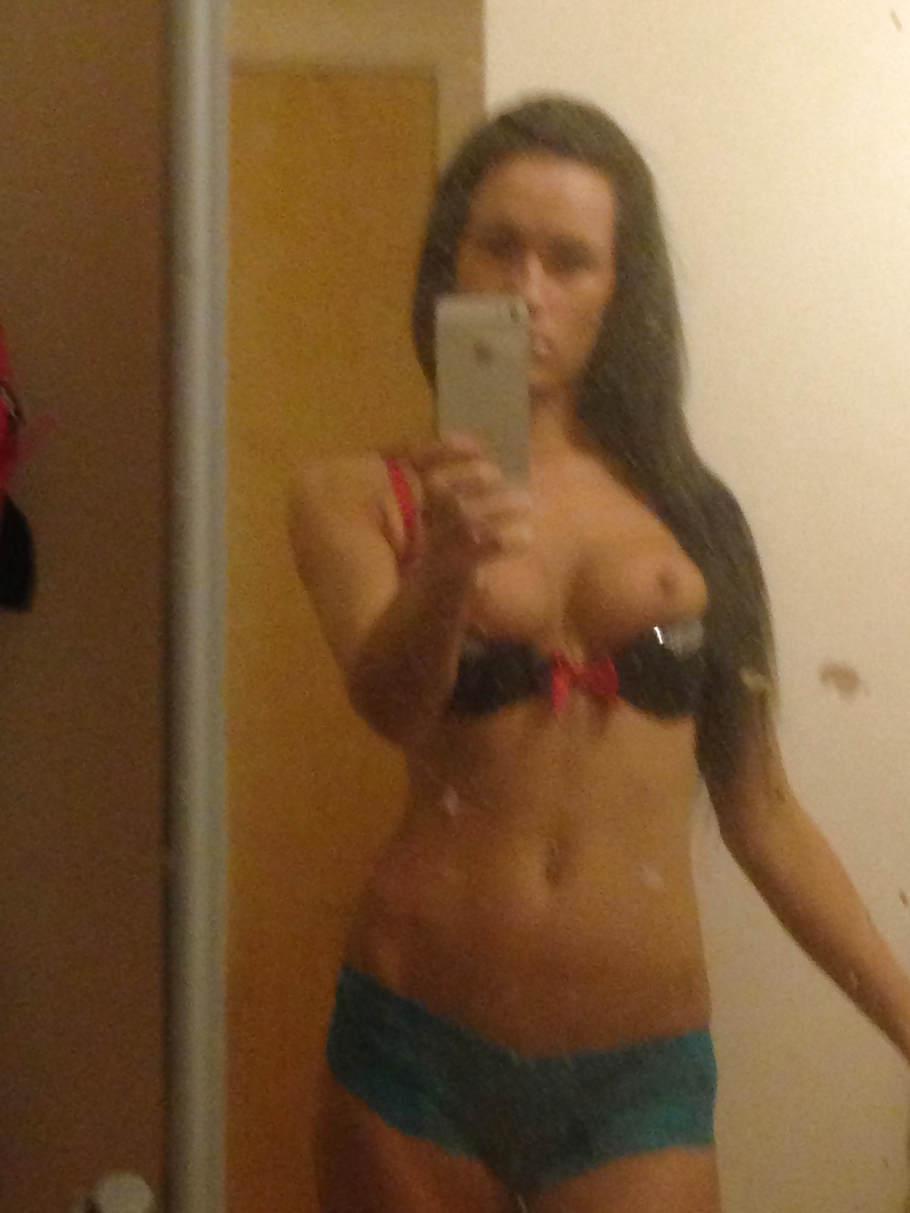 Sex Gallery UK Slutz Selfshot