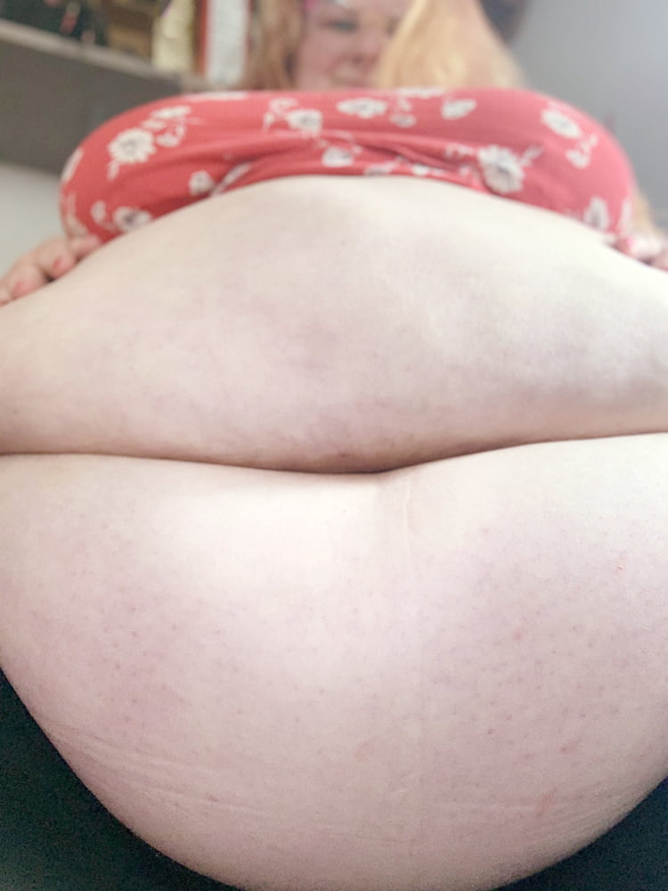 Big SSBBW Belly - 9 Photos 
