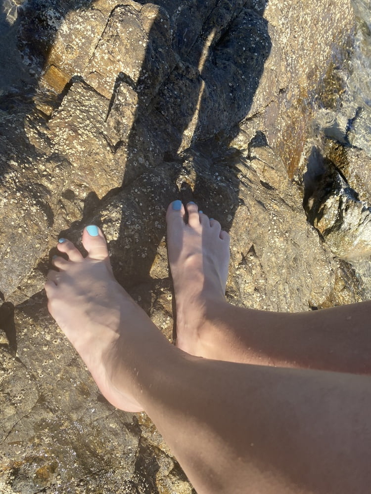 Feet sandals beach - 10 Photos 