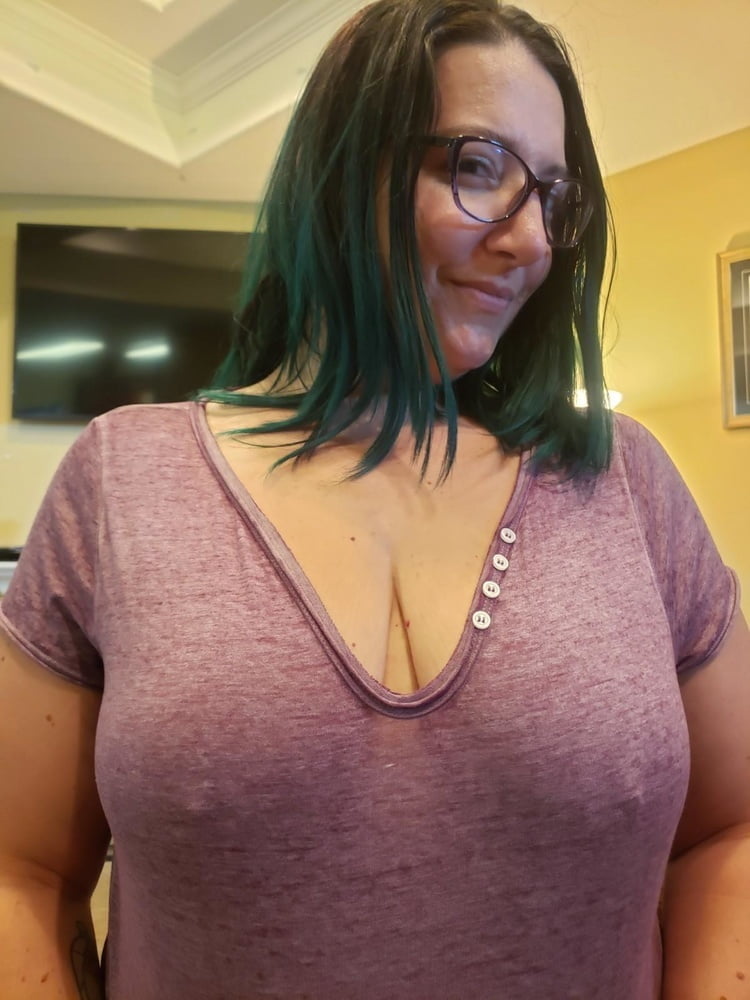 Braless is beautiful 071 (Busty) - 19 Photos 