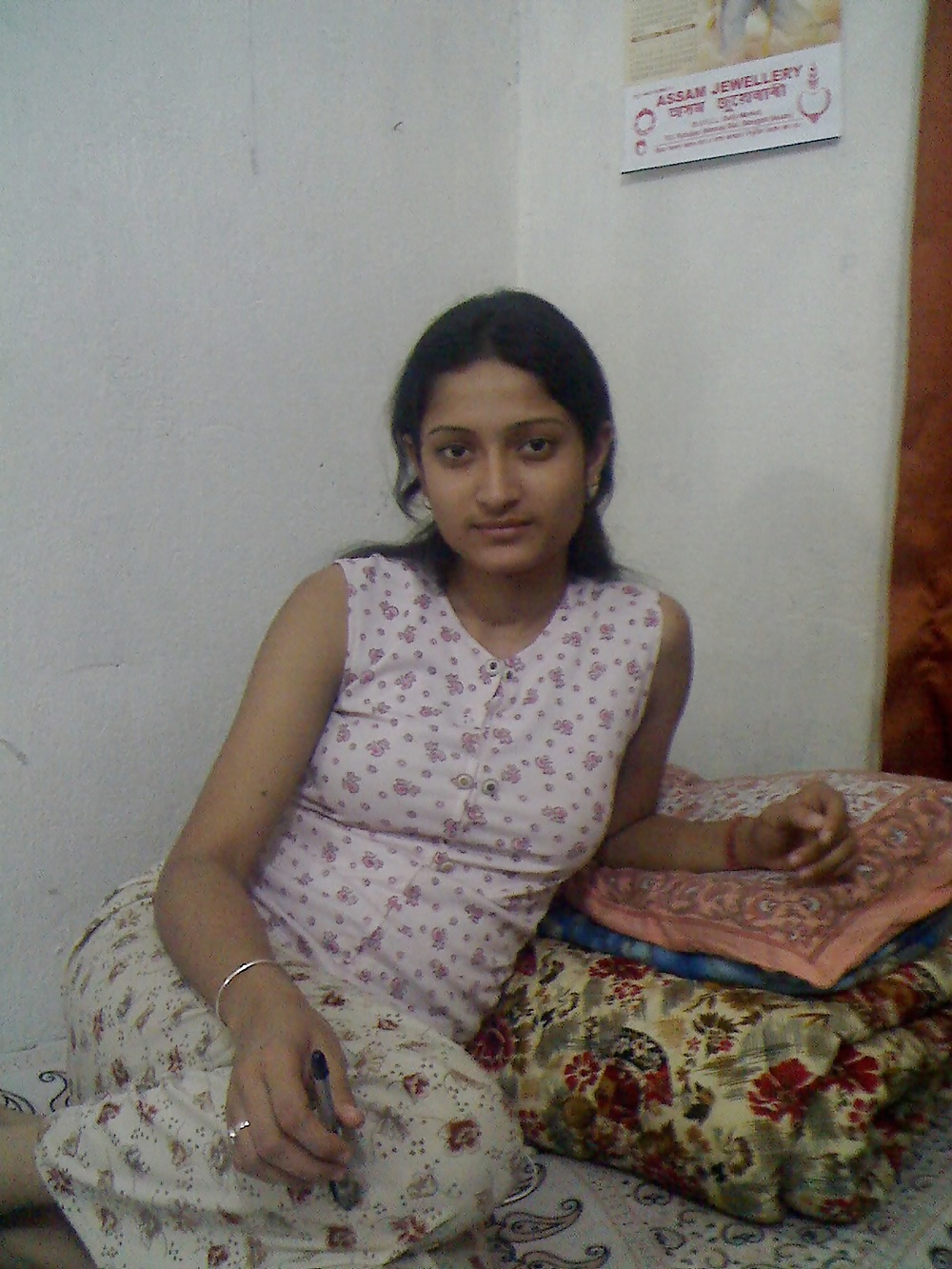 Sex Gallery desi homely showing