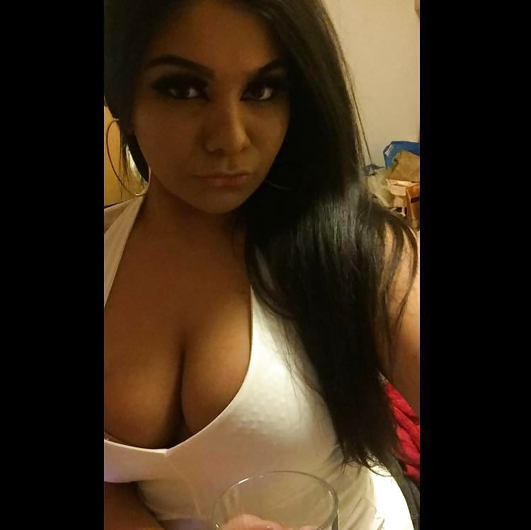 Sex Gallery Curvy UK Indian Babe