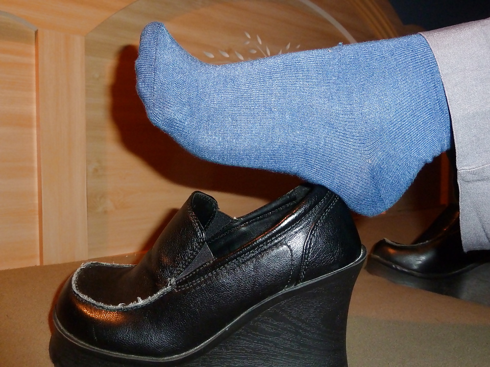 Sex Gallery babysitter in wet socks