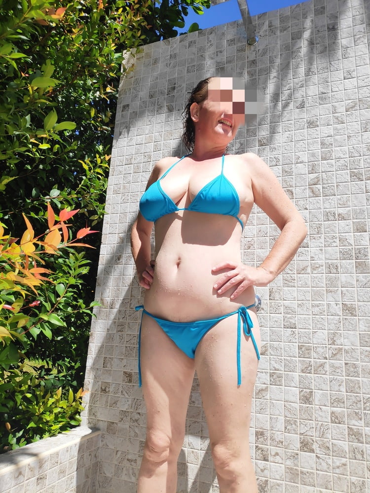 Wife on holiday - 21 Photos 