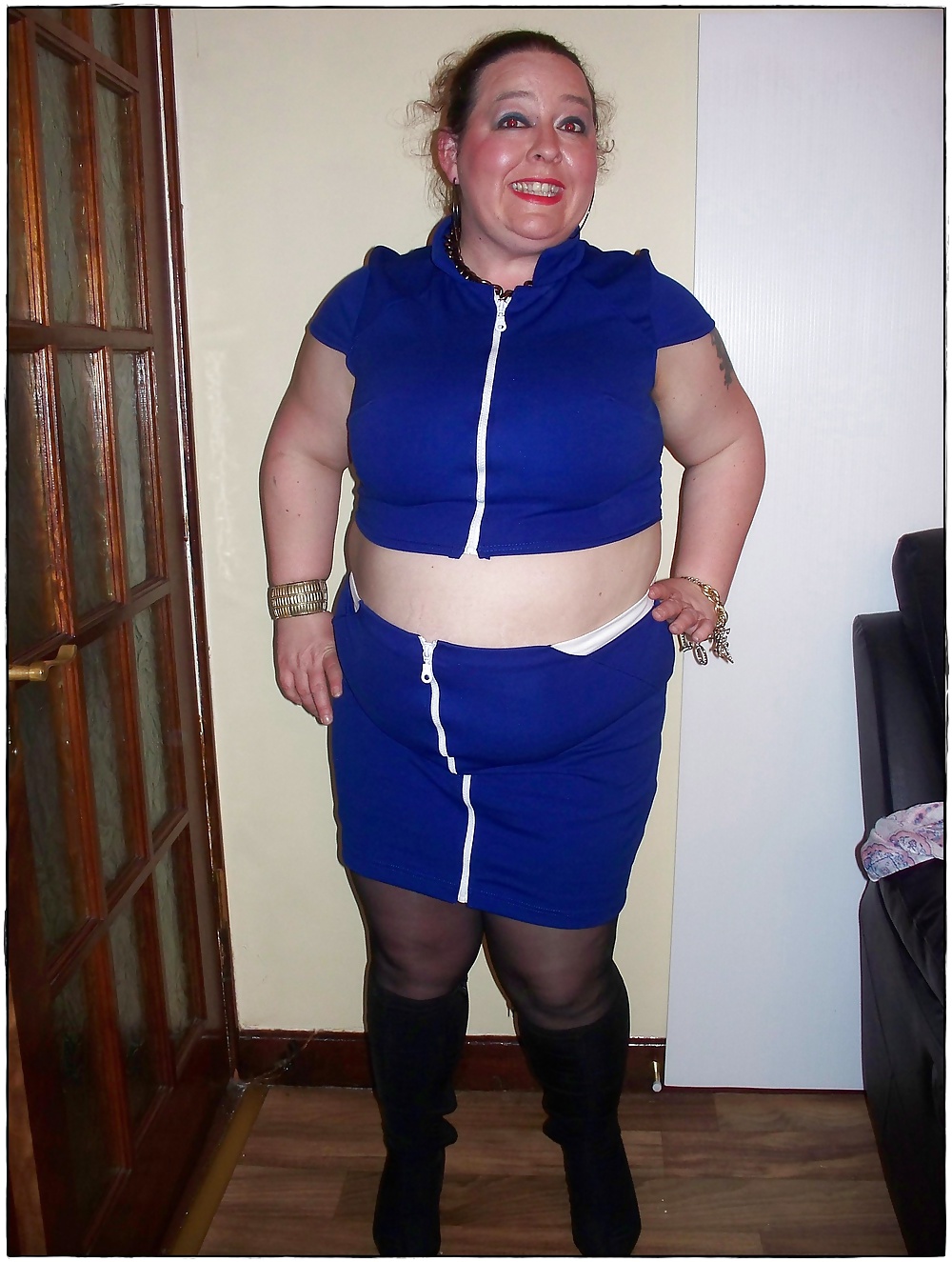 Sex Gallery Pig karen dressed in blue