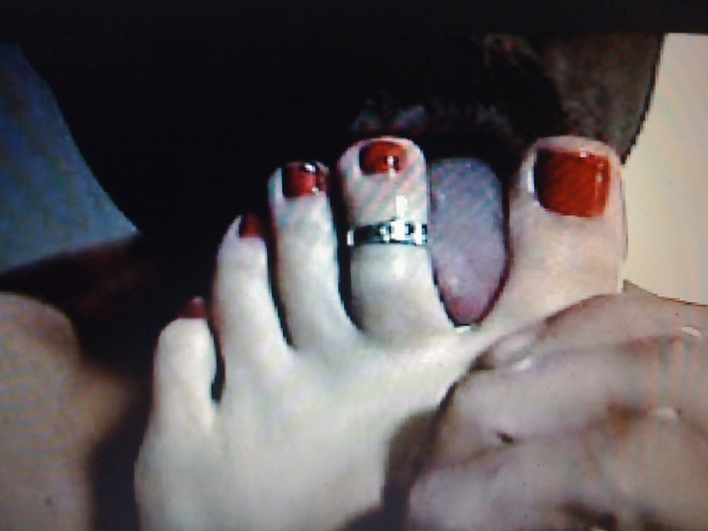 Sex Gallery suckn Brittanys beautiful toes