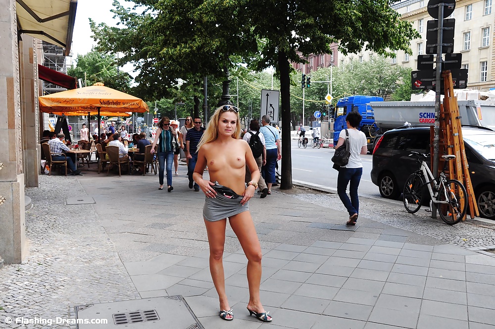 Sex Gallery Public Nude In Berlin 4