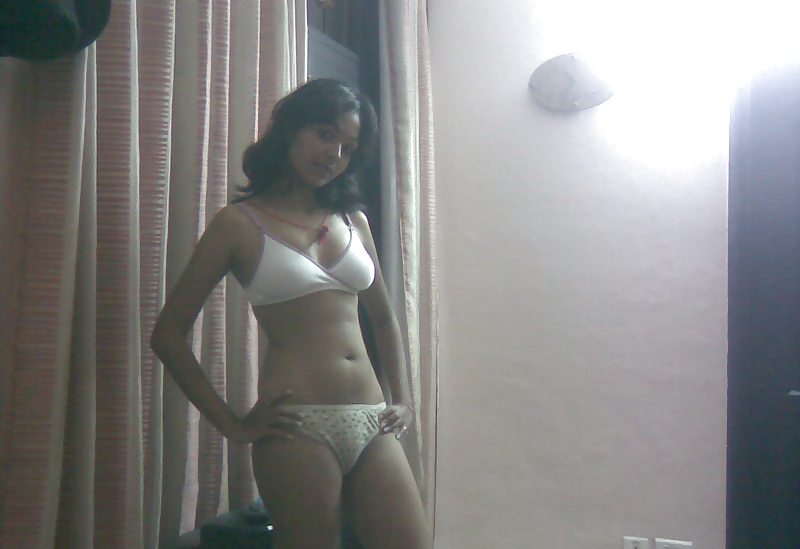 Sex Gallery Private Photo's Young Asian Naked Chicks 14 INDIAN
