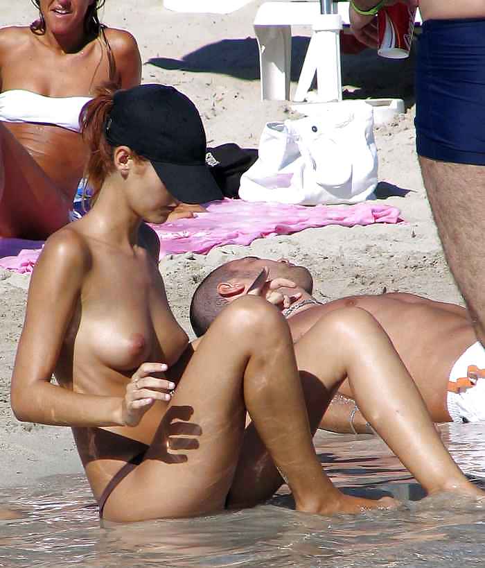 Sex Gallery Topless beach girls 1.