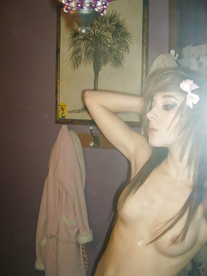 Sex Gallery young emo takes naked selfshot photos