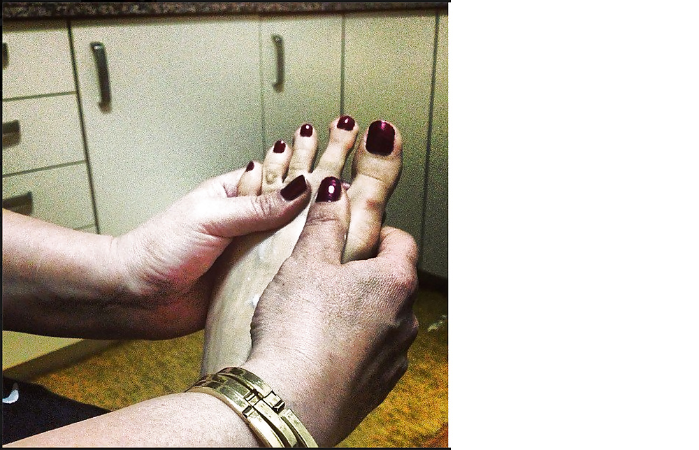Sex Gallery My friend's size 39 feet