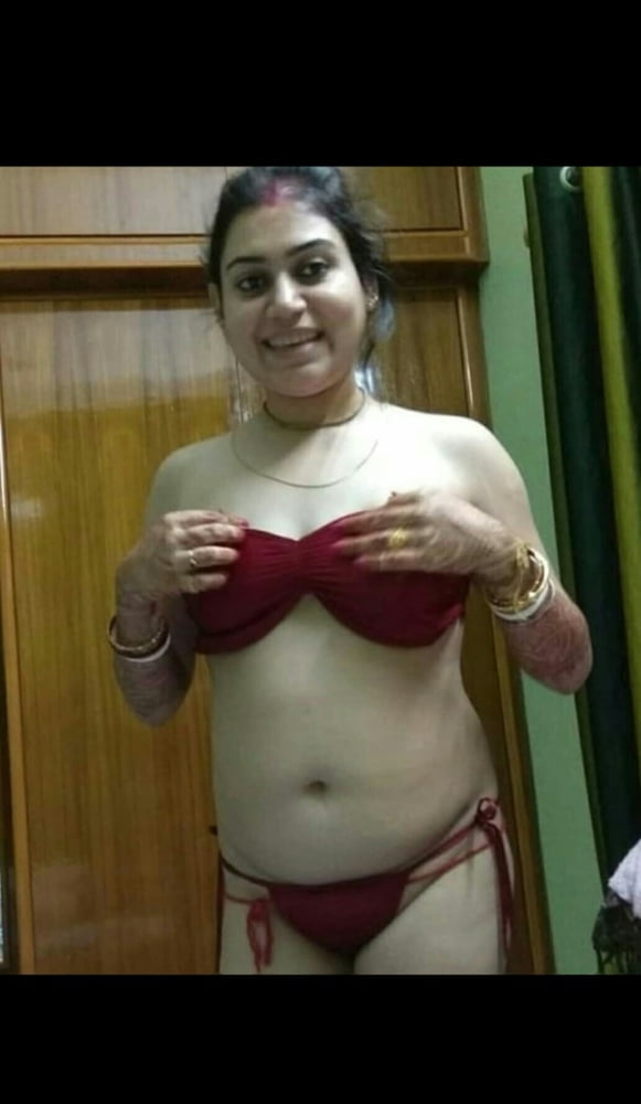 Desi girl sexy pictures. - 21 Photos 