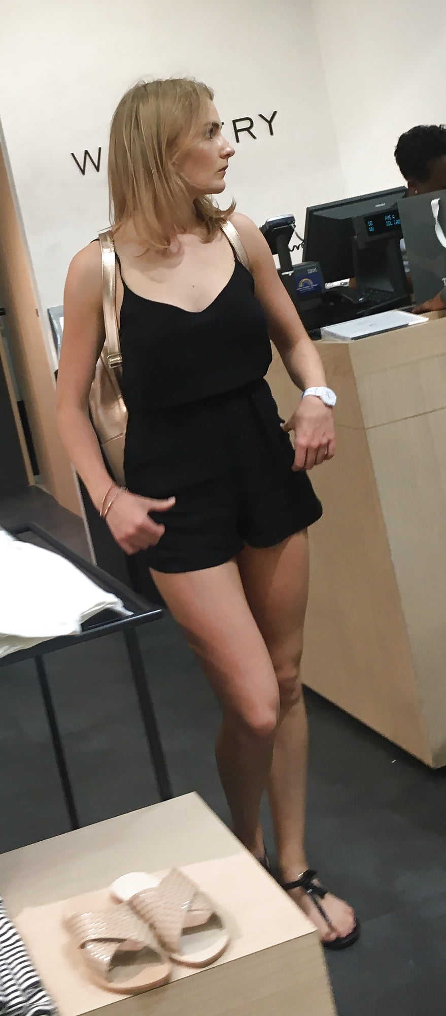 Sex Gallery Two hot mall blondes