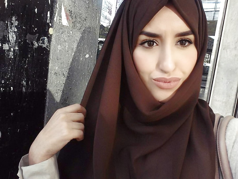 Sex Gallery Hijab face de chienne 13