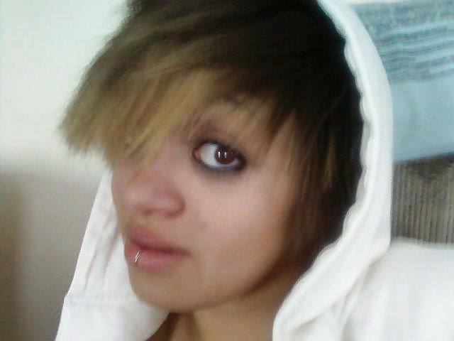 Sex Gallery cute insecure arab teen self shot phone pics