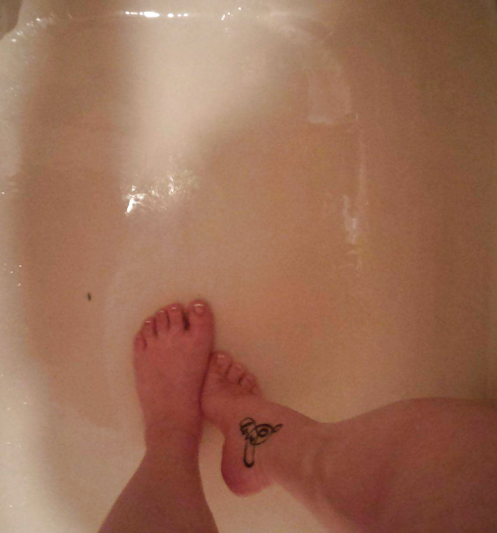 Sex Gallery Ms. Brandi's sexy soft feet.