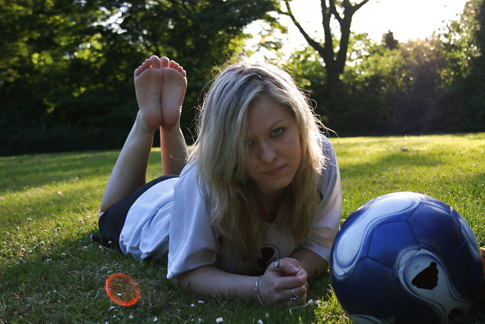 Sex Gallery Soccer Babe Becki's Feet