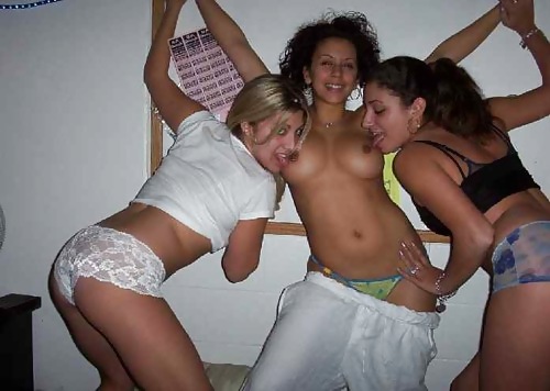 Sex Gallery teens with friends 3