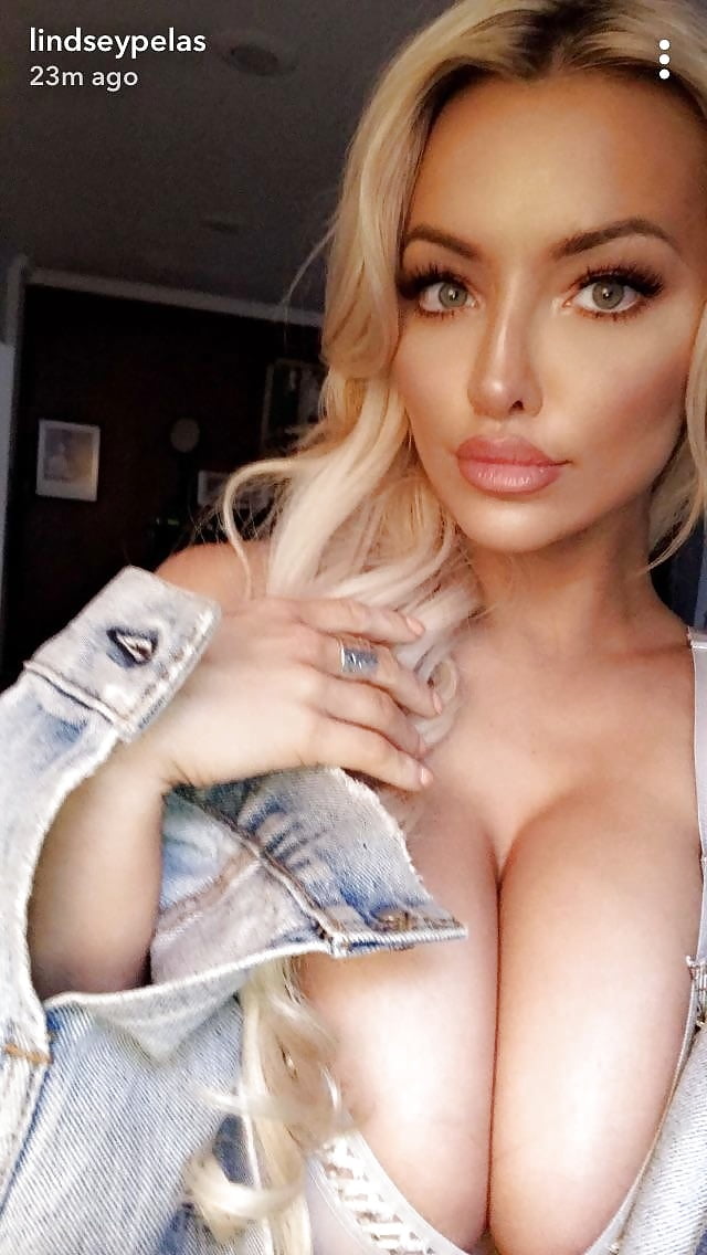 Lindsey pelas big boobs