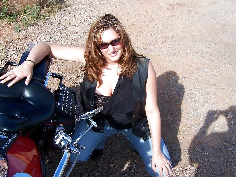 Sex Gallery Busty Amateur SlutWife