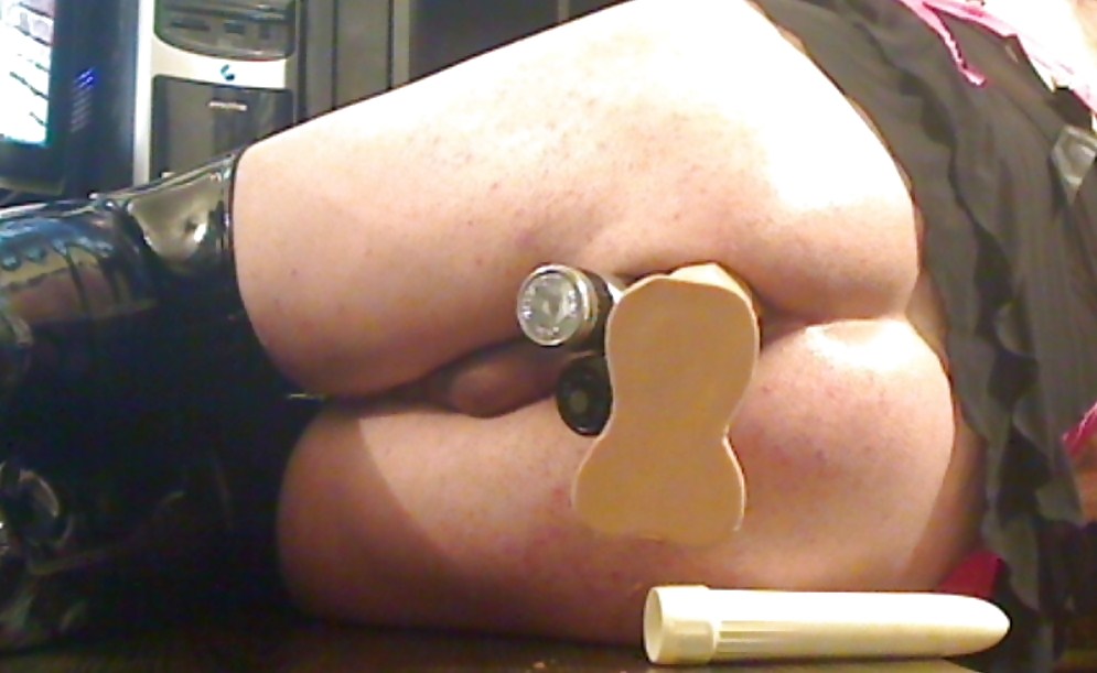 Sex Gallery three vibs and a dildo