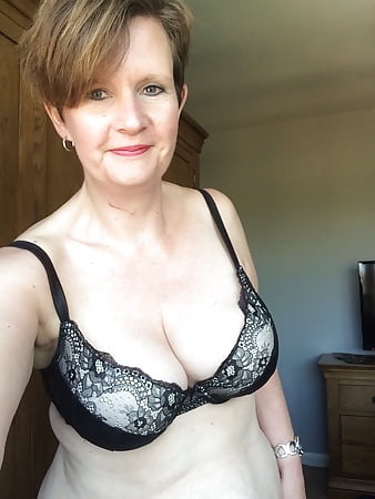 Busty Curvy Mature UK Wife Jan photo