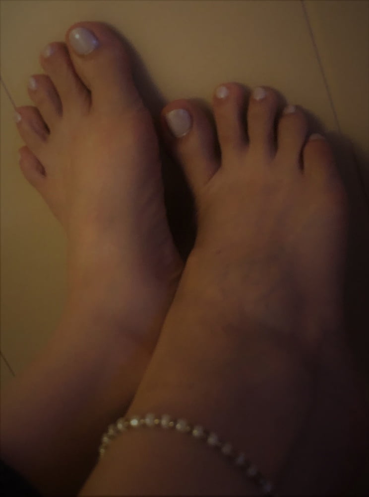 You Like Feet ? - 5 Photos 