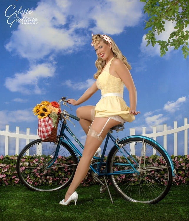 Картина Девушка С Велосипедом Голая