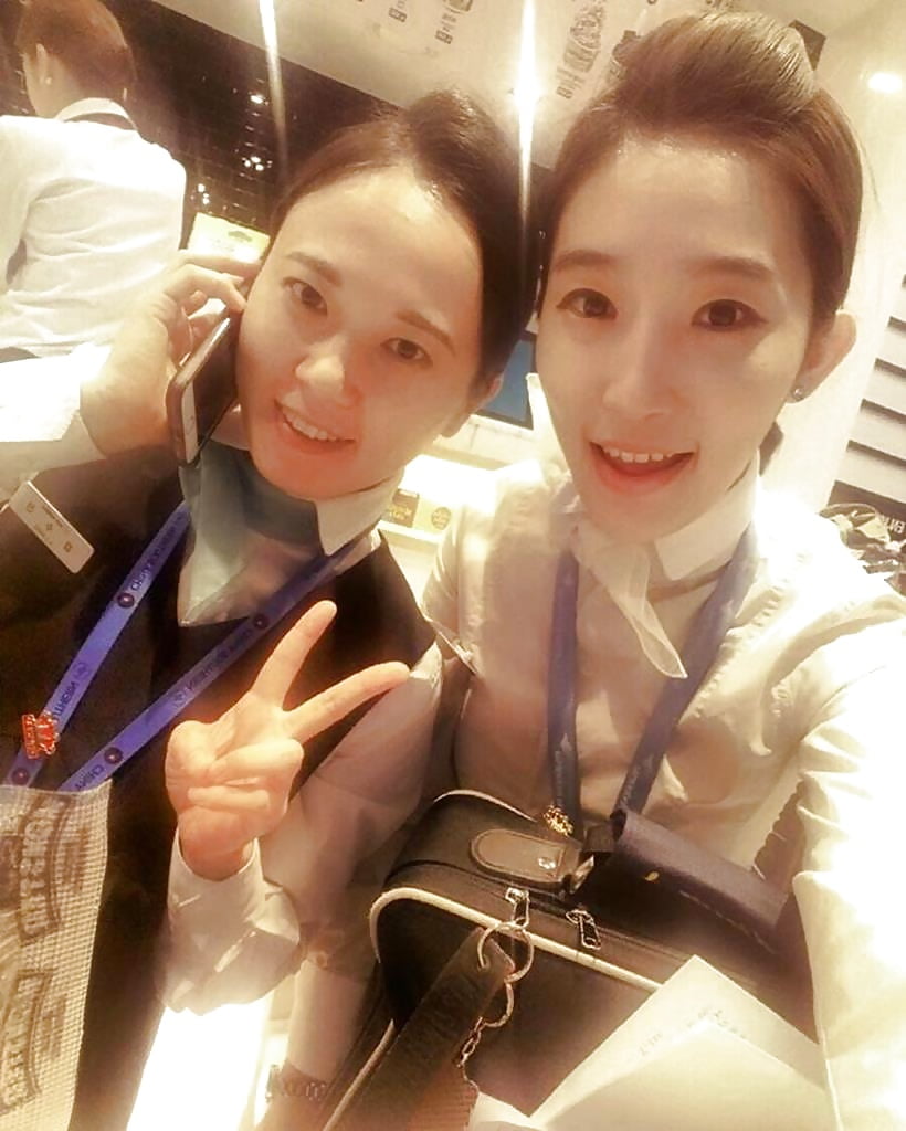 Sex Gallery Korean air hostess takes self pics