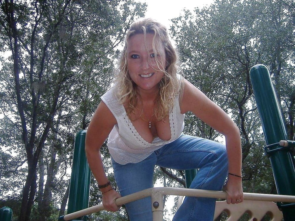 Mature Ladies Cleavage (NoN Nude) 16 - 100 Photos 