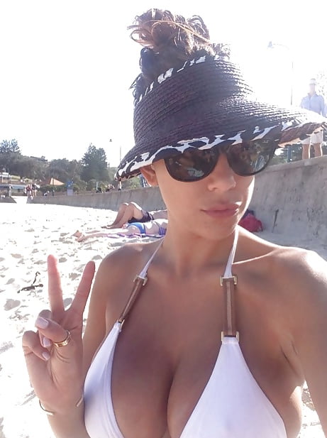 Sex Gallery Stunning Gals on the Beach 2016