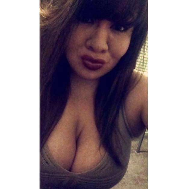 Sex Gallery Latina cleavage